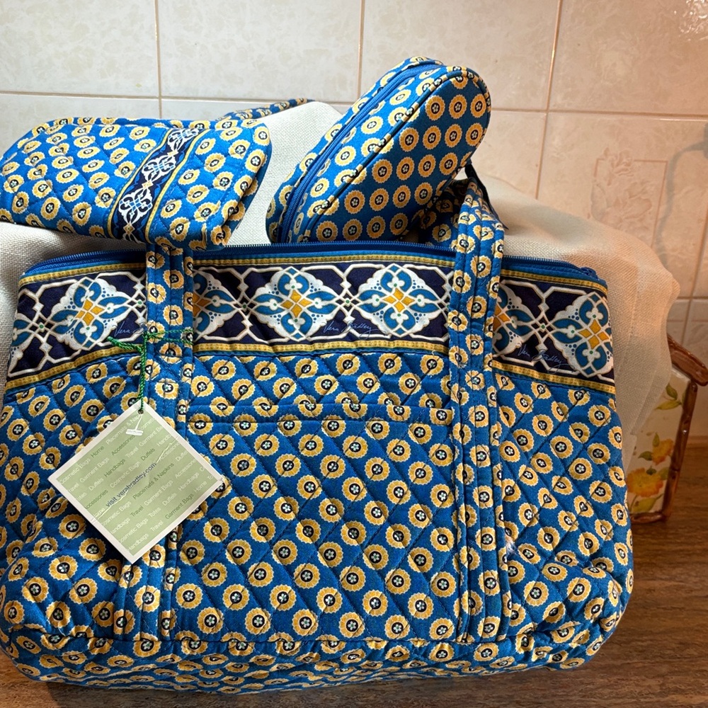 Vera Bradley Blue/ Yellow Retired Riviera Blue Bag w/glass case and makeup bag.